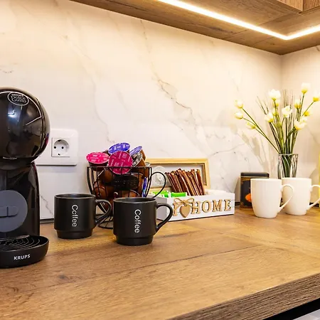 Apartment Two Stylish 1bd With Desk In Karshiaka By Flat Manager